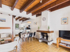 TV - 50m to beach, stay for 5 with garden & bbq (Rivedoux-Plage)