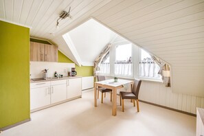 Dining - Alluring Holiday Home in Ernst with Balcony (Ernst)