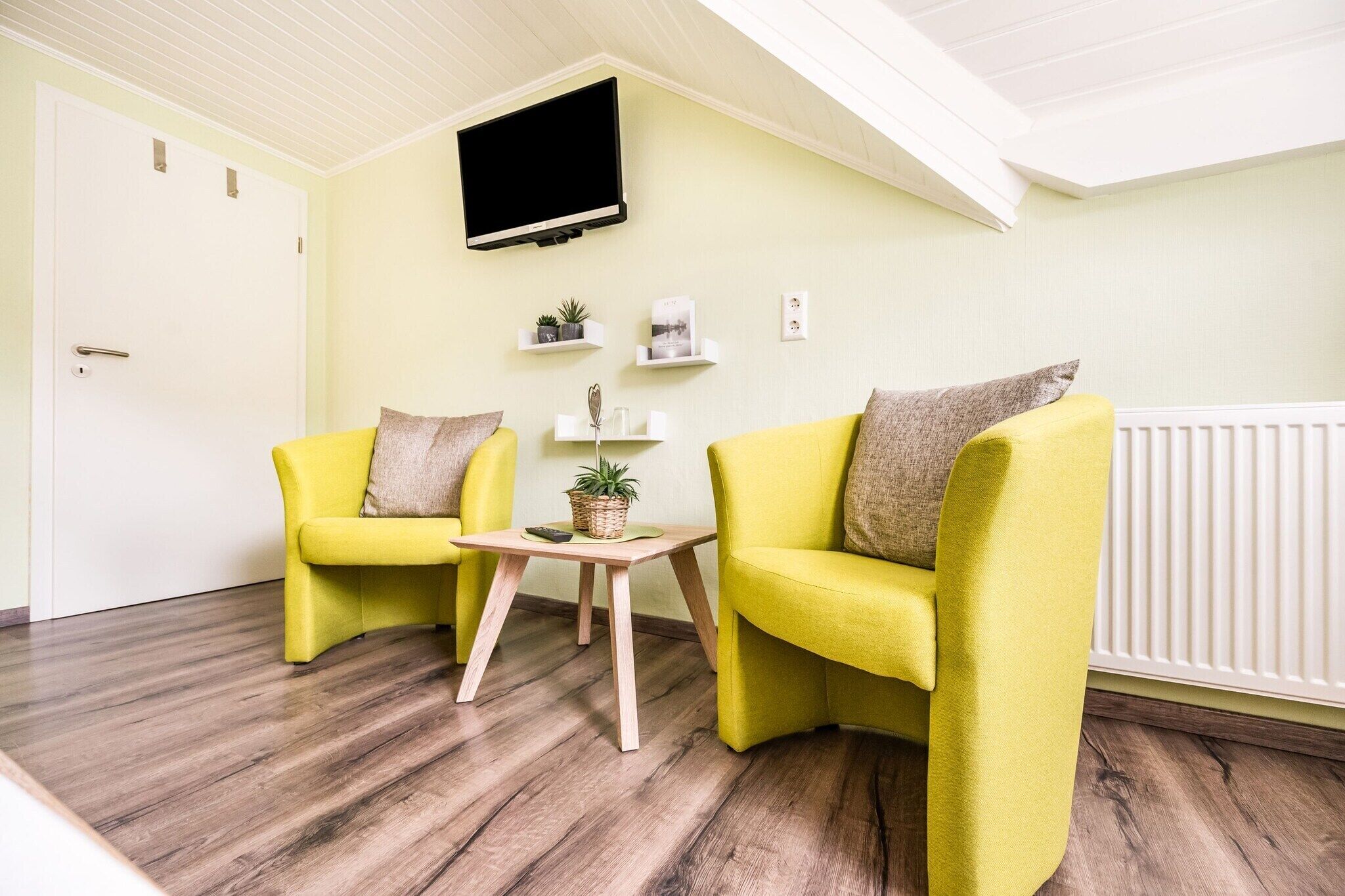 Alluring Holiday Home In Ernst With Balcony - 科赫姆