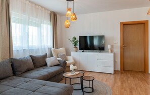 Smart TV, fireplace - Gorgeous home in Sinj with private swimming pool, can be inside or outside (Sinj)