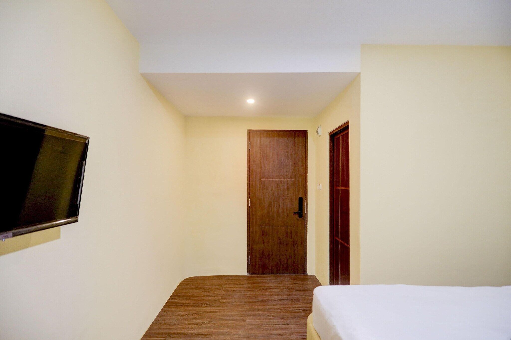 WiFi (free), bed sheets