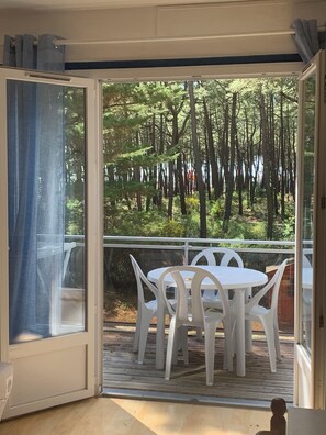 Dining - Vrbo Property (Les Mathes)