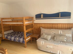 Room - Vrbo Property (Les Mathes)