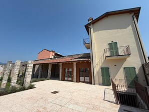 Esterni