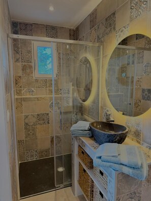 Bathroom - Vrbo Property (Pélissanne)