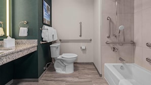 Bathroom - Drury Plaza Hotel Daytona Speedway (Daytona Beach)