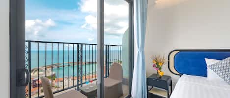 Penthouse familiar | Sábanas de algodón egipcio, ropa de cama de alta calidad y escritorio