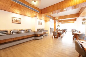 Dining - Hotel Hyacinth Manali By RoyalCollection (Manali)