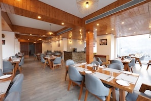 Dining - Hotel Hyacinth Manali By RoyalCollection (Manali)