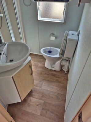 Unclassified image, 4 of 8, button - 2 Bed Caravan - Sleeps 4 - Free Parking (Rhyl)