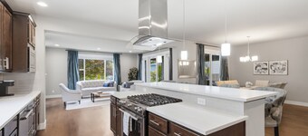 5BR Home near Tacoma Dome & Wild Waves-Sleeps 14