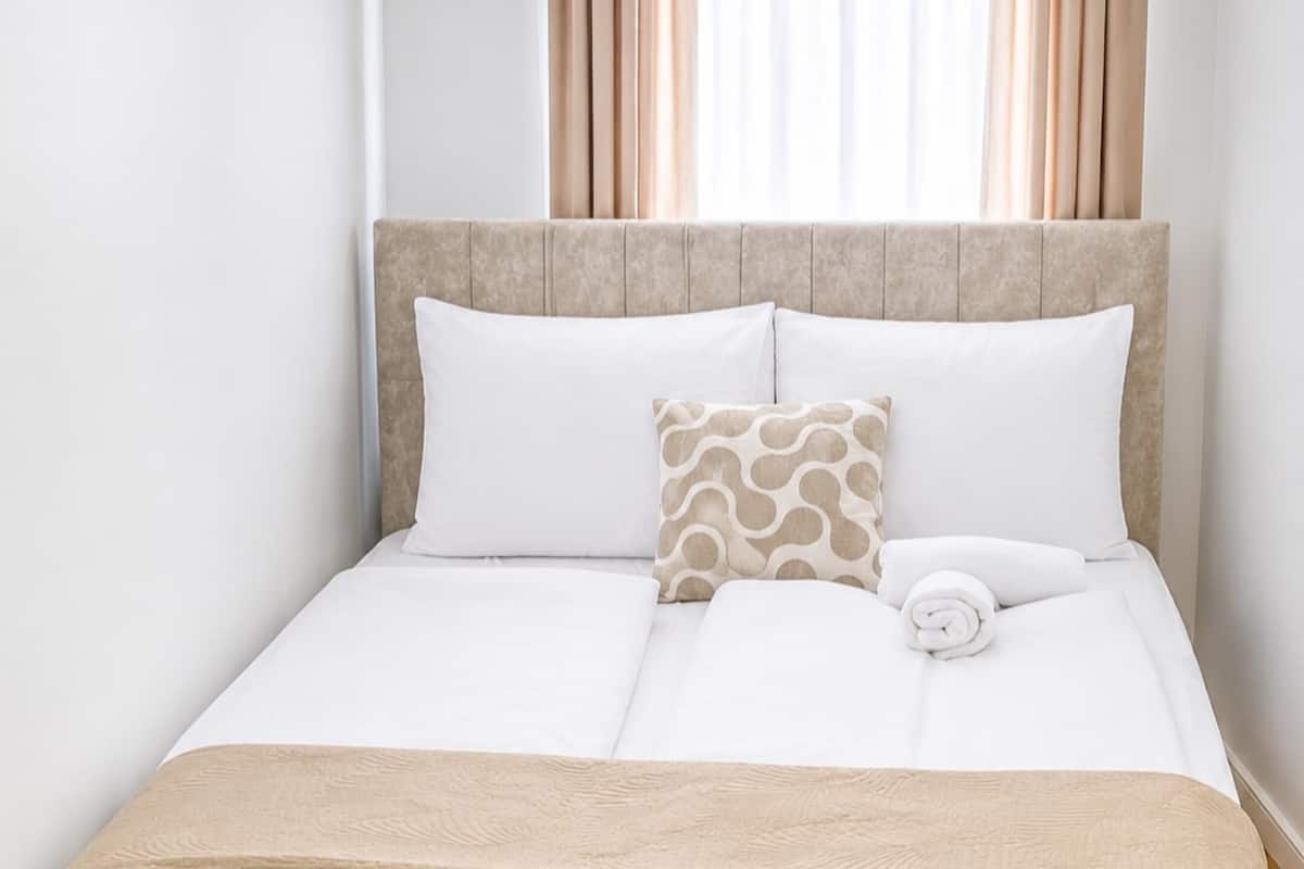 Habitación básica | Tabla de planchar con plancha