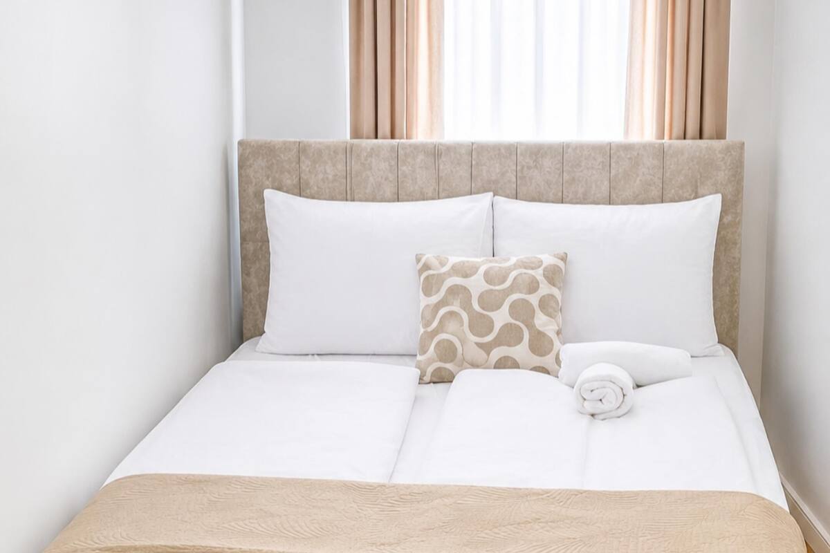 Basic Room | Iron/ironing board (on request)