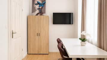 Habitación básica | Tabla de planchar con plancha