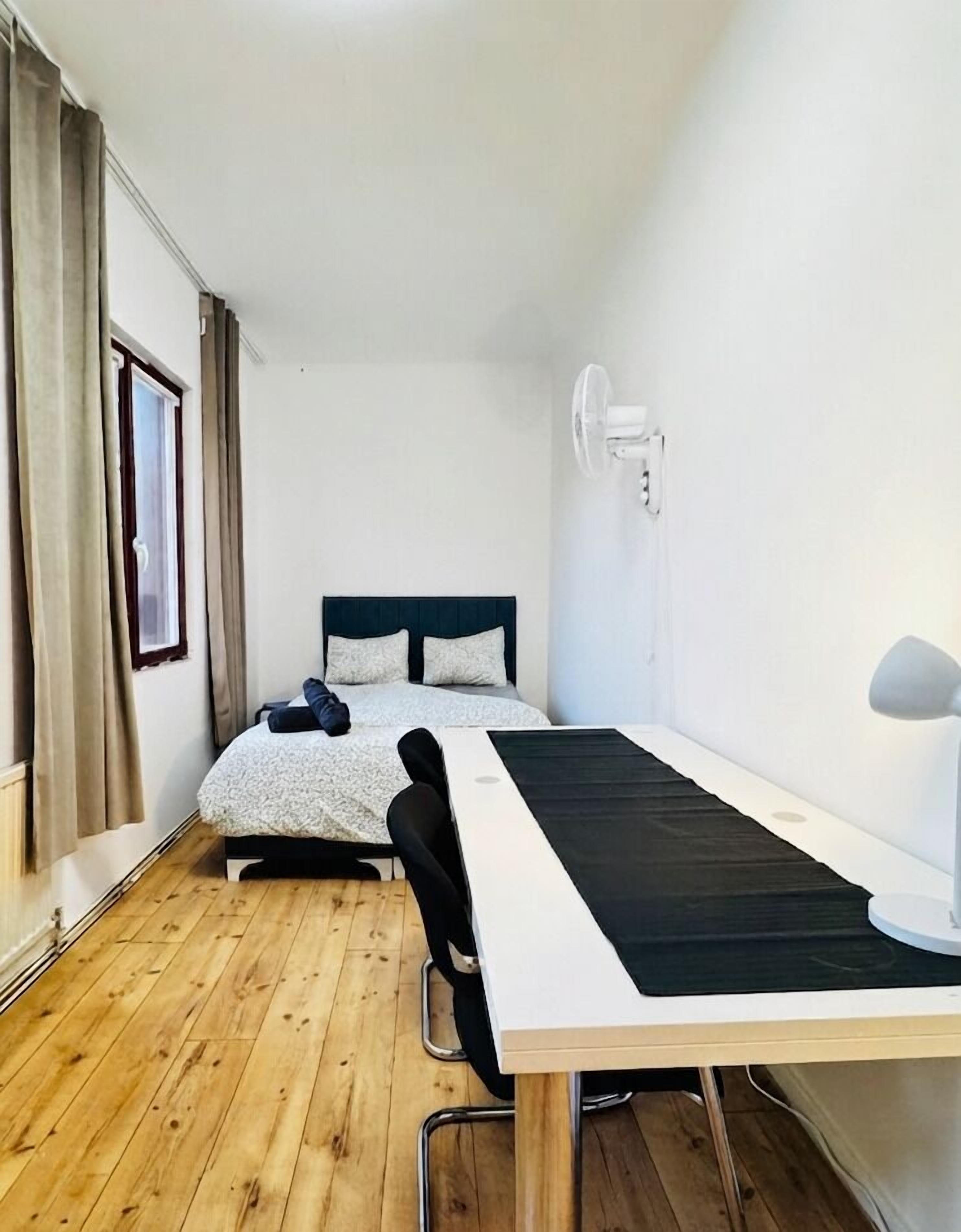 Basic-Zimmer | Bügeleisen/Bügelbrett