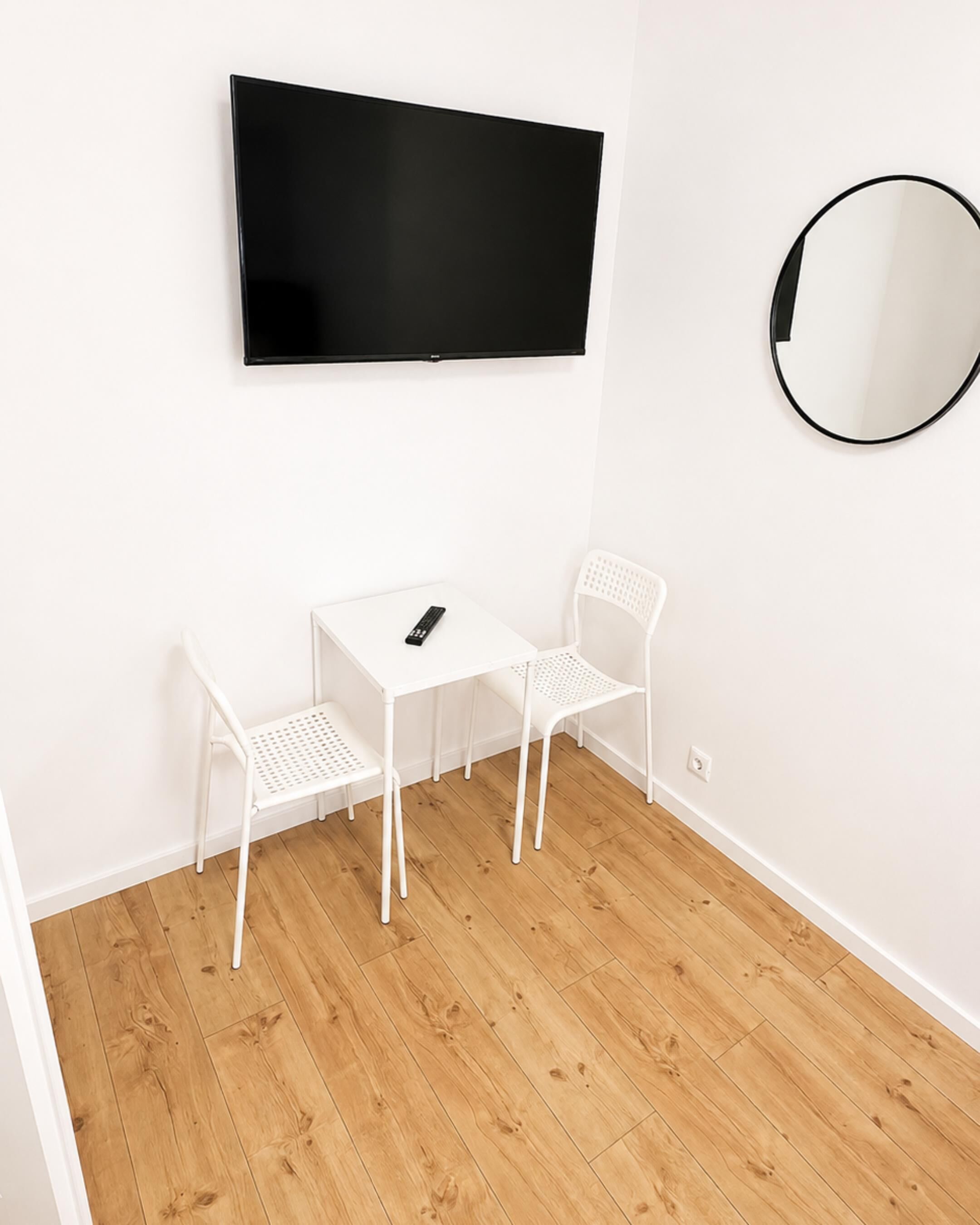 Basic Room | Iron/ironing board (on request)