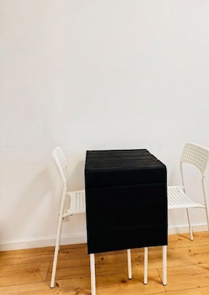 Basic-Zimmer | Bügeleisen/Bügelbrett