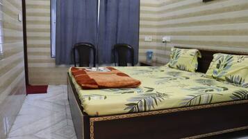 Chambre Deluxe | Lits pliants/supplémentaires, draps fournis