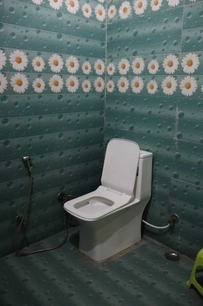 Family Room | Bathroom | Shower, soap - Tirupati Bhawan (Vrindavan)