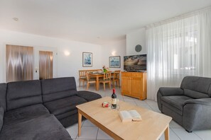 TV, DVD-spiller og bøker