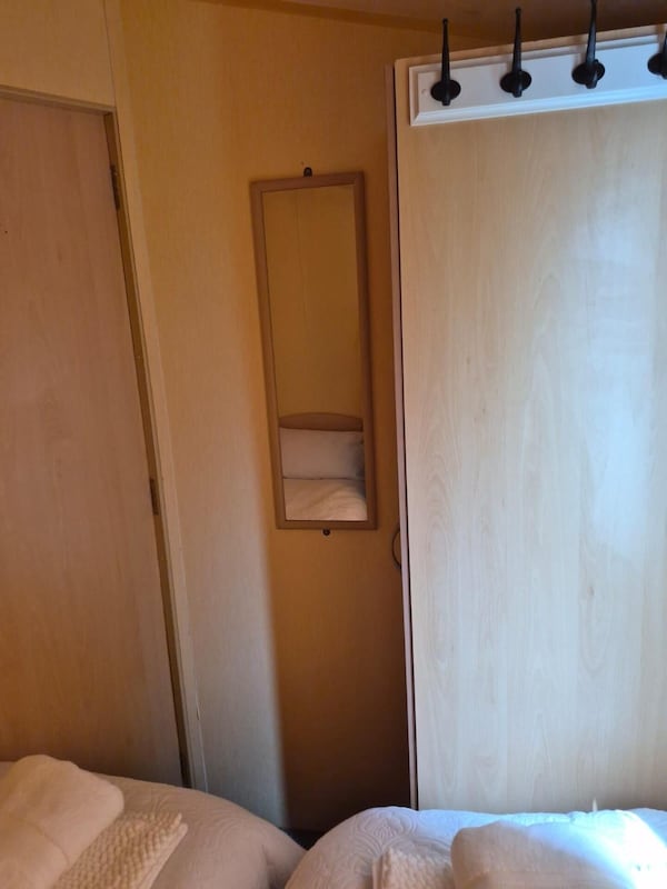 Cabin Sleeps 6 With Access Outdoor Pool - Sandown