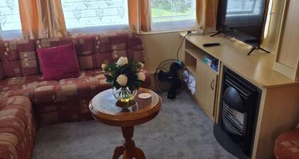 Cabin Sleeps 6 With Access Outdoor Pool