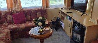 Cabin Sleeps 6 With Access Outdoor Pool