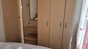 3 bedrooms, bed sheets