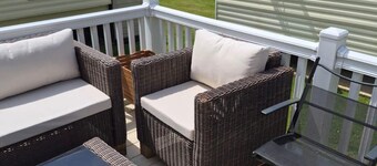 Cabin Sleeps 6 With Access Outdoor Pool
