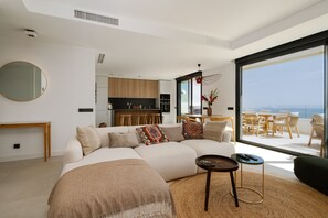 TV - Duplex Penthouse Med Blue Los Monteros by Time & Home (Marbella)