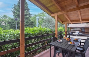 Outdoor dining - 1 bedroom beautiful home in Cailungo (Cailungo)