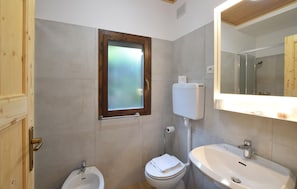 Shower, hair dryer - 1 bedroom beautiful home in Cailungo (Cailungo)
