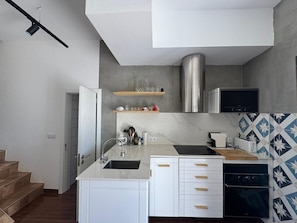 Kühlschrank, Ofen, Herdplatte, Geschirrspüler