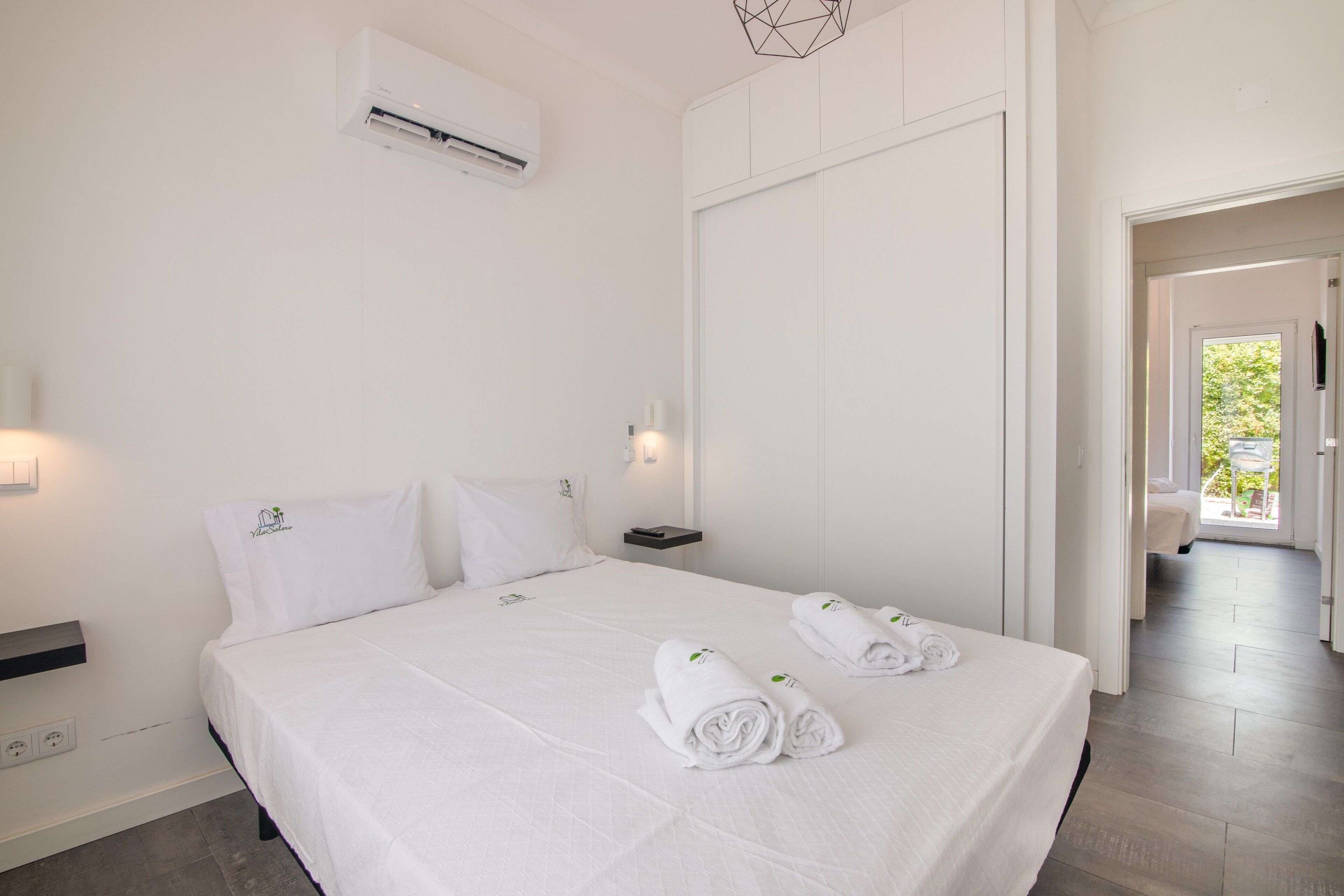 WiFi, bed sheets