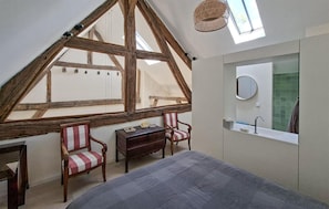 Travel cot, free WiFi - Lovely home in Clef Vallée d'Eure (Clef Vallée d'Eure)