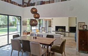 Dining - Lovely home in Clef Vallée d'Eure (Clef Vallée d'Eure)