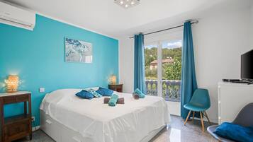 Iron/ironing board, WiFi, bed sheets