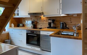 Coffee/tea maker, fridge, microwave, oven - 2 bedroom stunning home in Davik (Davik)