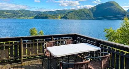 2 bedroom stunning home in Davik
