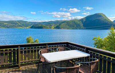 2 bedroom stunning home in Davik