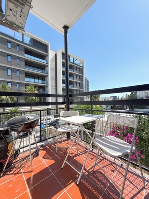 Apartment | Outdoor dining - Harmony Beach Modern 2BR Retreat (Limassol)