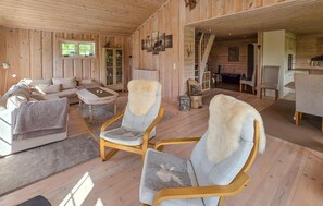 Smart TV, fireplace - Lovely home in Eggedal with sauna (Eggedal)