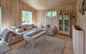 Smart TV, fireplace - Lovely home in Eggedal with sauna (Eggedal)