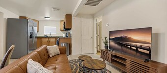 Highland Hide Away | Boho Chic | UA Walk | Superhost