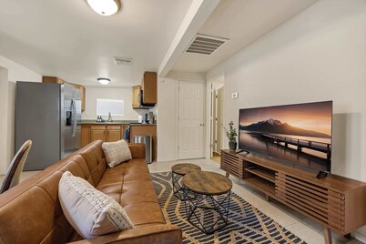 Highland Hide Away | Boho Chic | UA Walk | Superhost
