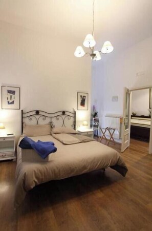 Room - Vrbo Property (Napoli)