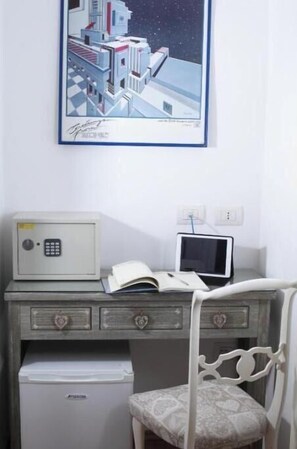 Interior - Naples Pietrasanta LT | Historic Charm in the Heart of Downtown Naples (Napoli)