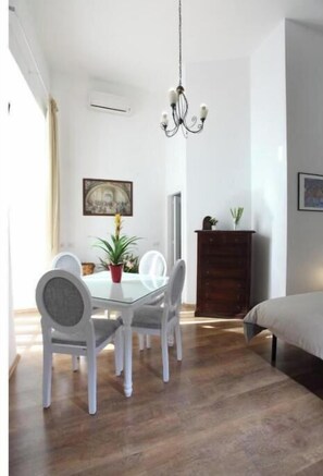 Dining - Naples Pietrasanta LT | Historic Charm in the Heart of Downtown Naples (Napoli)