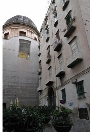 Exterior - Vrbo Property (Napoli)