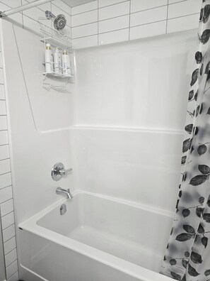Apartment, 2 Schlafzimmer | Badezimmer
